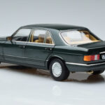 Mercedes 560 SEL W126 Verde Scuro Metallizzato Norev 1:18 - image 6 of 7