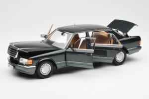 Mercedes 560 SEL W126 Night Verde Metallizzato Dealer Edition Norev 1:18 B66040626 Pressofusione — immagine 2 di 8