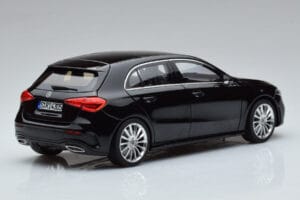 Mercedes A-Class W177 AMG Line Norev 1:18 183861 Pressofusione — immagine 3 di 7
