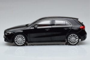 Mercedes A-Class W177 AMG Line Norev 1:18 183861 Pressofusione — immagine 4 di 7