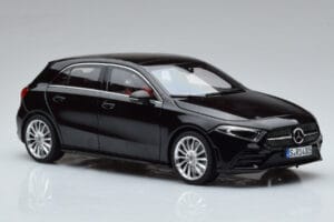 Mercedes A-Class W177 AMG Line Norev 1:18 183861 Pressofusione — immagine 5 di 7