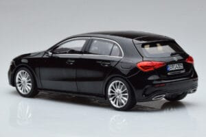 Mercedes A-Class W177 AMG Line Norev 1:18 183861 Pressofusione — immagine 6 di 7