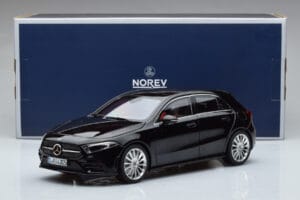 Mercedes A-Class W177 AMG Line Norev 1:18 183861 Pressofusione — immagine 7 di 7