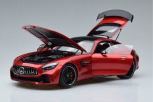 Mercedes AMG GT R C190 Rosso Cardinale AUTOart 1:18 76331 Pressofusione — immagine 2 di 7