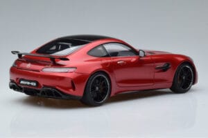 Mercedes AMG GT R C190 Rosso Cardinale AUTOart 1:18 76331 Pressofusione — immagine 3 di 7