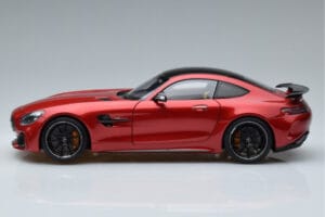 Mercedes AMG GT R C190 Rosso Cardinale AUTOart 1:18 76331 Pressofusione — immagine 4 di 7