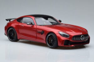 Mercedes AMG GT R C190 Rosso Cardinale AUTOart 1:18 76331 Pressofusione — immagine 5 di 7