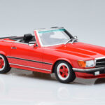 Mercedes AMG SL500 R107 Rosso Otto 1:18 - image 4 of 6