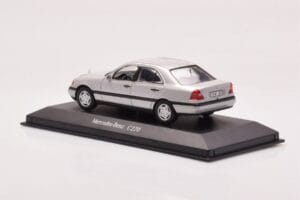 Mercedes C-Class W202 C220 Argento Minichamps 1:43 B66005705-M1 Pressofusione — immagine 3 di 4