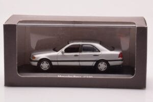 Mercedes C-Class W202 C220 Argento Minichamps 1:43 B66005705-M1 Pressofusione — immagine 4 di 4