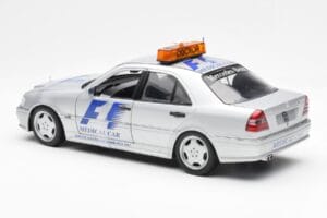 Mercedes C-Class W202 AMG Medical Car F1 1997 UT Models 1:18 26106 Pressofusione — immagine 5 di 6