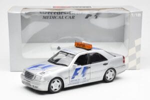 Mercedes C-Class W202 AMG Medical Car F1 1997 UT Models 1:18 26106 Pressofusione — immagine 6 di 6
