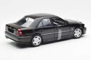 Mercedes C-Class W202 C36 AMG Nero Metallizzato UT Models 1:18 26102 Pressofusione — immagine 2 di 6