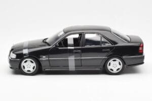 Mercedes C-Class W202 C36 AMG Nero Metallizzato UT Models 1:18 26102 Pressofusione — immagine 3 di 6