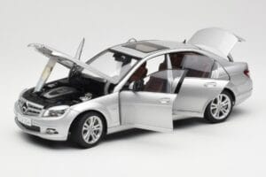 Mercedes C-Class W204 Avantgarde Argento AUTOart 1:18 B66962368 Pressofusione — immagine 2 di 8