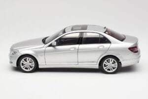 Mercedes C-Class W204 Avantgarde Argento AUTOart 1:18 B66962368 Pressofusione — immagine 4 di 8