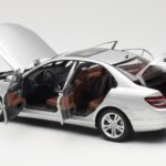 Mercedes C-Class W204 Avantgarde Argento AUTOart 1:18 B66962368 - image 5 of 8