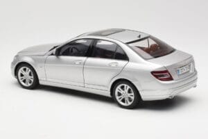 Mercedes C-Class W204 Avantgarde Argento AUTOart 1:18 B66962368 Pressofusione — immagine 7 di 8