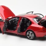 Mercedes C-Class W205 Rosso Metallizzato Asia Exclusive Norev 1:18 - image 5 of 8