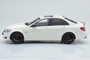Mercedes C63 AMG W204 Bianco GT Spirit 1:18 GT166 Resina — immagine 3 di 6
