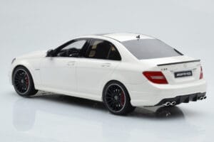 Mercedes C63 AMG W204 Bianco GT Spirit 1:18 GT166 Resina — immagine 5 di 6