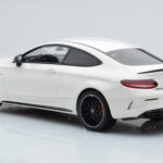 Mercedes C63S AMG C205 Coupe Bianco GT Spirit 1:18 - image 5 of 6