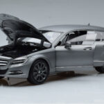 Mercedes CLS Shooting Brake X218 Alanite Grigio Norev 1:18 - image 2 of 7