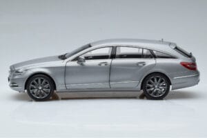 Mercedes CLS Shooting Brake X218 Alanite Grigio Norev 1:18 B66960117 Pressofusione — immagine 4 di 7