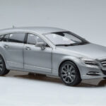 Mercedes CLS Shooting Brake X218 Alanite Grigio Norev 1:18 - image 5 of 7