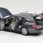 Mercedes E-Class S212 T-Model Tenorit Grigio Metallizzato Minichamps 1:18 B66962447 - image 5 of 8