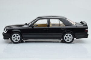 Mercedes E-Class W124 Tuning Nero MCG 1:18 MCG18341 Pressofusione — immagine 3 di 6