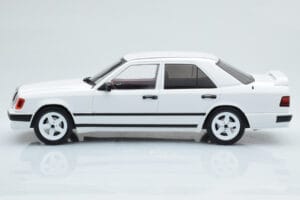 Mercedes E-Class W124 Tuning Bianco MCG 1:18 MCG18343 Pressofusione — immagine 3 di 6
