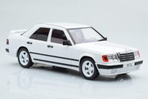 Mercedes E-Class W124 Tuning Bianco MCG 1:18 MCG18343 Pressofusione — immagine 4 di 6