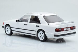 Mercedes E-Class W124 Tuning Bianco MCG 1:18 MCG18343 Pressofusione — immagine 5 di 6