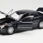 Mercedes E-Class W211 Blu Metallizzato Kyosho 1:18 B66962147 - image 2 of 8
