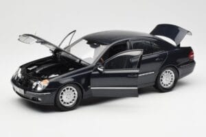 Mercedes E-Class W211 Blu Metallizzato Kyosho 1:18 B66962147 Pressofusione — immagine 2 di 8