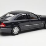 Mercedes E-Class W211 Blu Metallizzato Kyosho 1:18 B66962147 - image 3 of 8