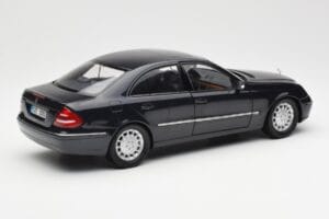 Mercedes E-Class W211 Blu Metallizzato Kyosho 1:18 B66962147 Pressofusione — immagine 3 di 8
