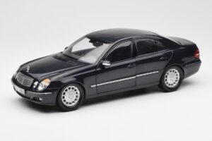 Mercedes E-Class W211 Blu Metallizzato Kyosho 1:18 B66962147