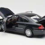 Mercedes E-Class W211 Blu Metallizzato Kyosho 1:18 B66962147 - image 5 of 8