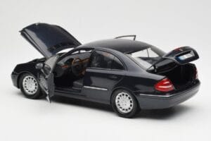 Mercedes E-Class W211 Blu Metallizzato Kyosho 1:18 B66962147 Pressofusione — immagine 5 di 8