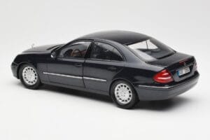 Mercedes E-Class W211 Blu Metallizzato Kyosho 1:18 B66962147 Pressofusione — immagine 7 di 8