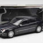 Mercedes E-Class W211 Blu Metallizzato Kyosho 1:18 B66962147 - image 8 of 8