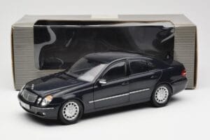 Mercedes E-Class W211 Blu Metallizzato Kyosho 1:18 B66962147 Pressofusione — immagine 8 di 8