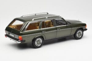 Mercedes 230T W123 T-Model Verde Metallizzato Norev 1:18 183730 Pressofusione — immagine 3 di 8