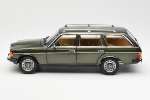 Mercedes 230T W123 T-Model Verde Metallizzato Norev 1:18 183730 Pressofusione — immagine 4 di 8