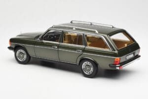 Mercedes 230T W123 T-Model Verde Metallizzato Norev 1:18 183730 Pressofusione — immagine 7 di 8