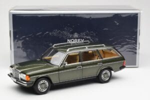 Mercedes 230T W123 T-Model Verde Metallizzato Norev 1:18 183730 Pressofusione — immagine 8 di 8