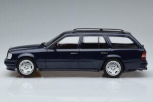 Mercedes E36 AMG S124 Blu Otto 1:18 OT753 Resina — immagine 3 di 6