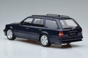 Mercedes E36 AMG S124 Blu Otto 1:18 OT753 Resina — immagine 5 di 6